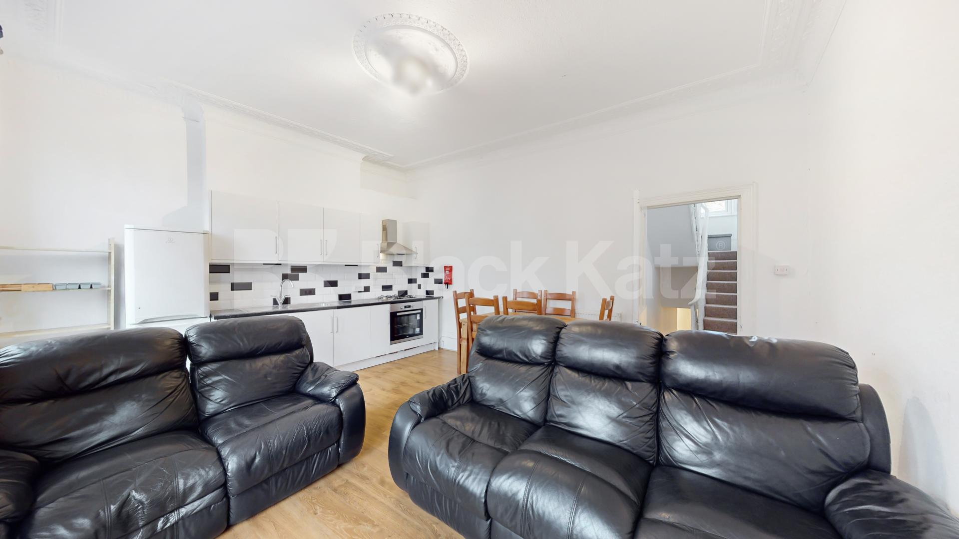 			4 Bedroom, 1 bath, 1 reception Flat			 Shepherds Bush Road, Hammersmith